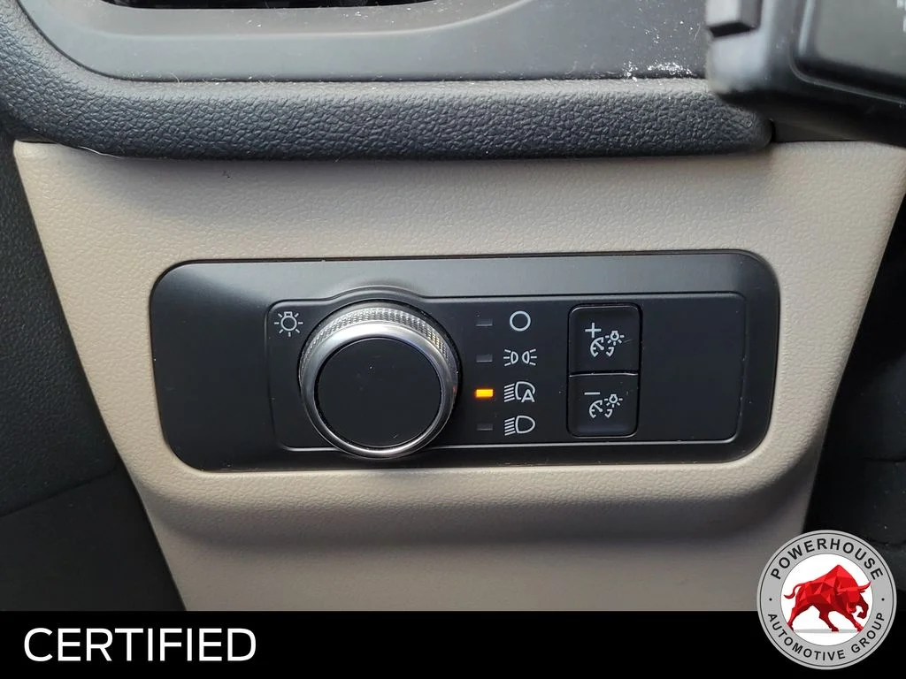 Used 2020 Red Ford SE image 28