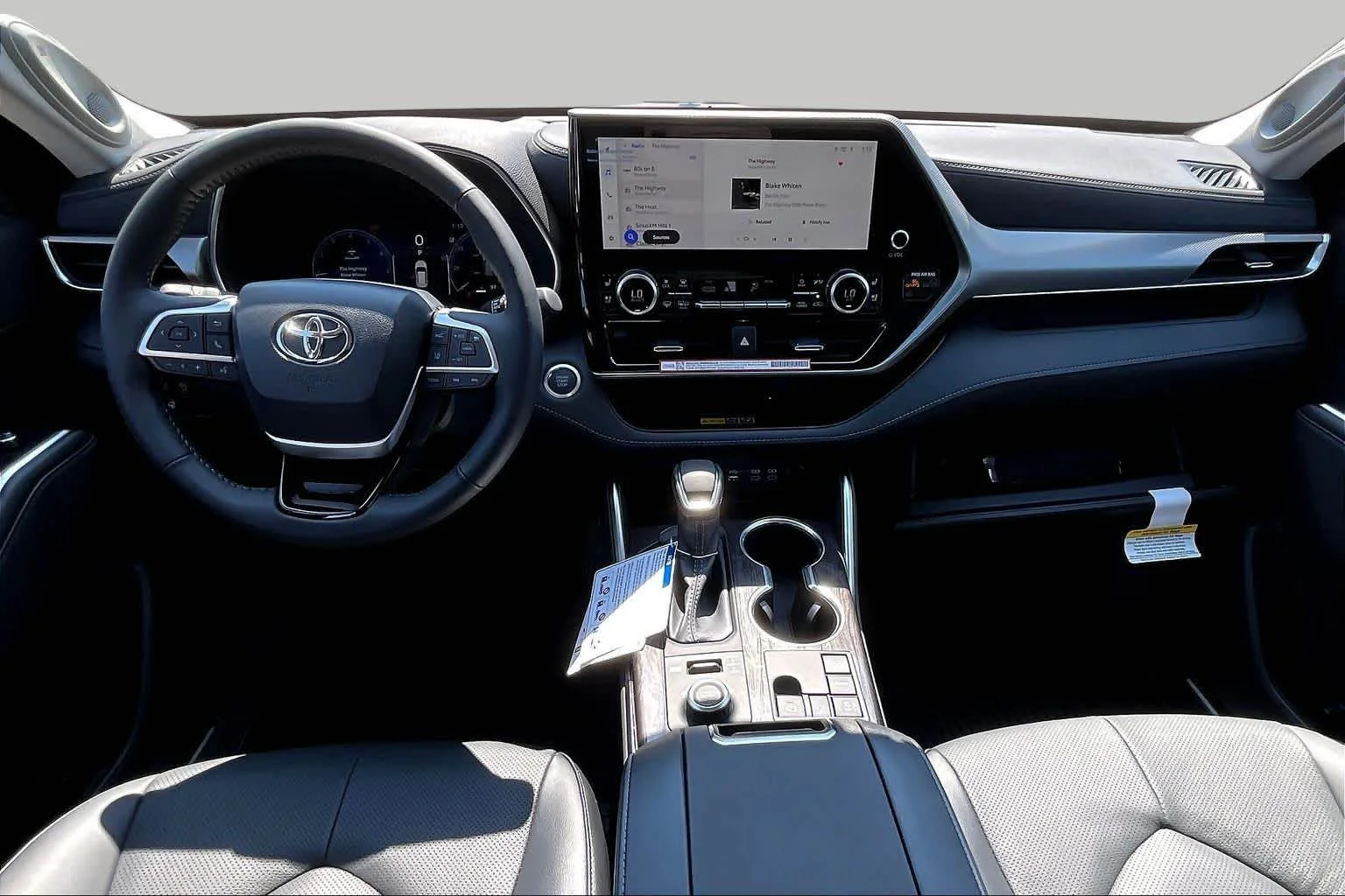 New 2026 Wind Chill Pearl Toyota Platinum image 5