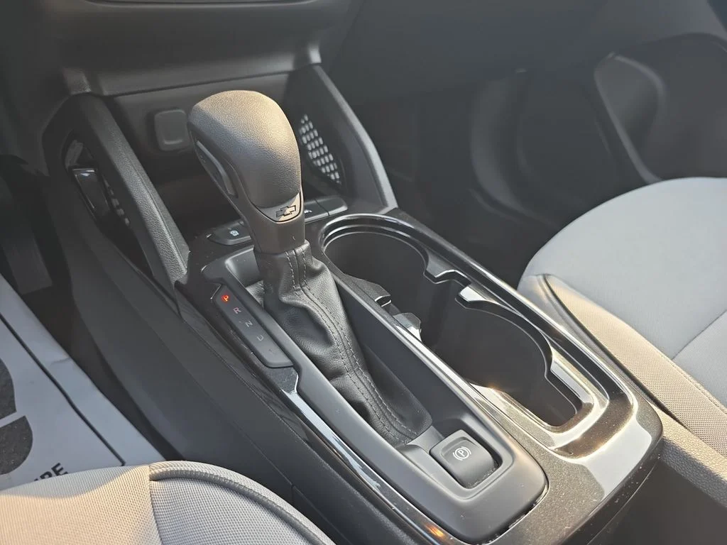 Used 2024 Summit White Chevrolet LS image 9