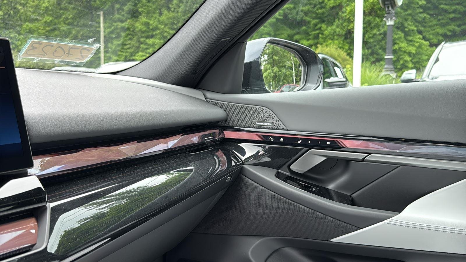 New 2027 Carbon Black Metallic BMW 550e xDrive image 19