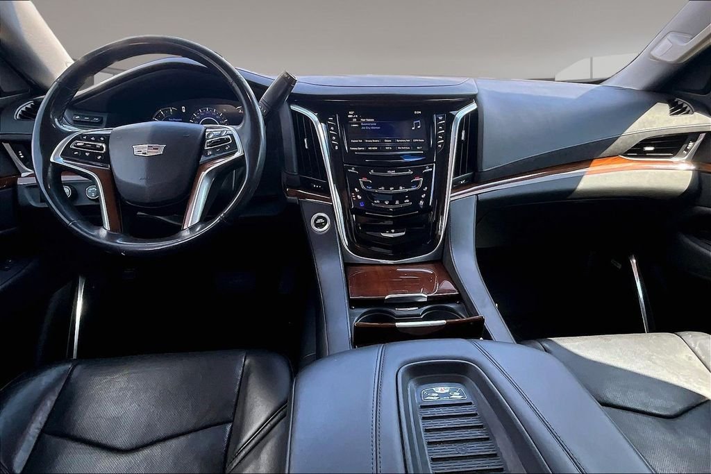 Used 2019 Silver Cadillac Luxury image 15