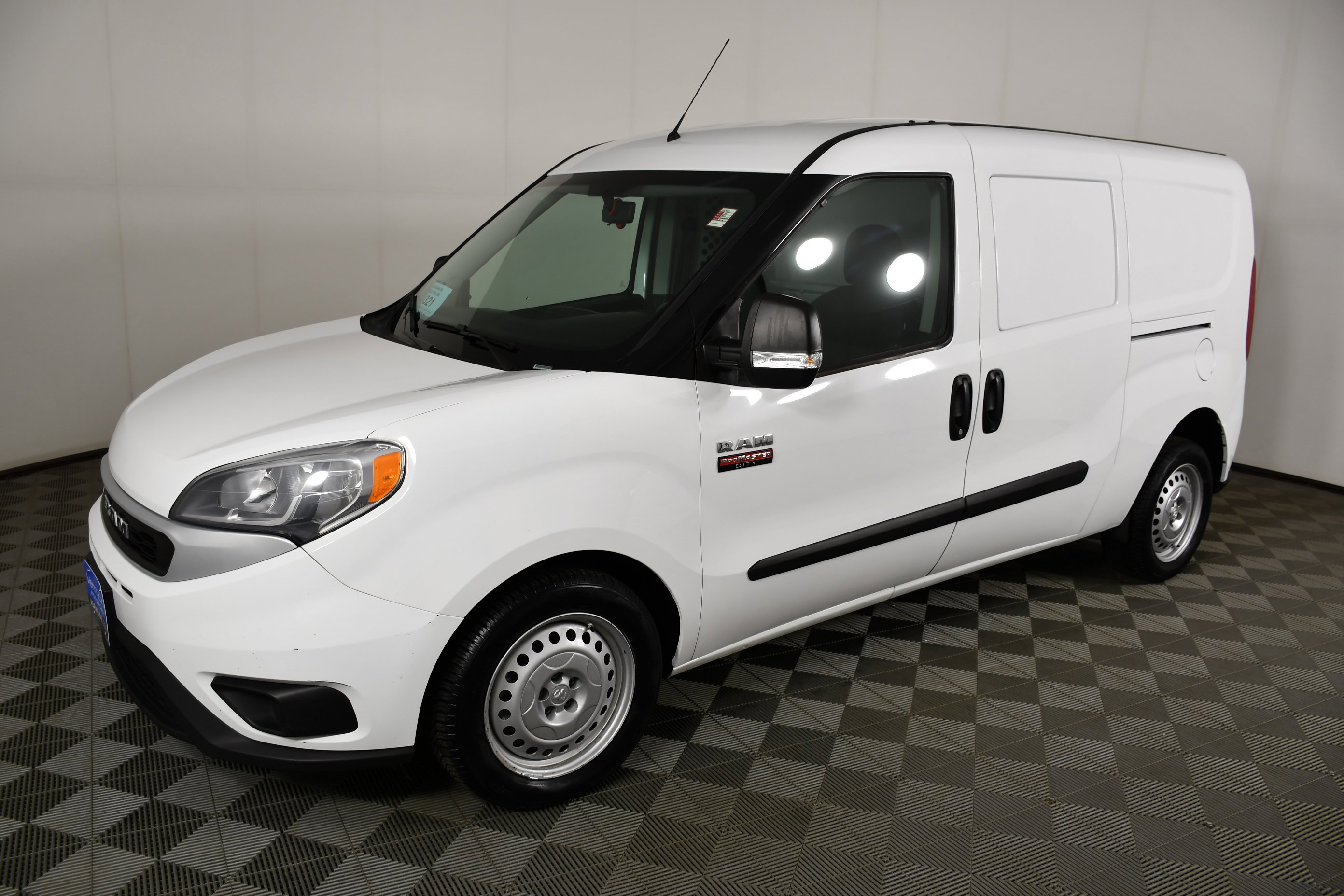 Used 2022 Bright White Ram Tradesman image 10