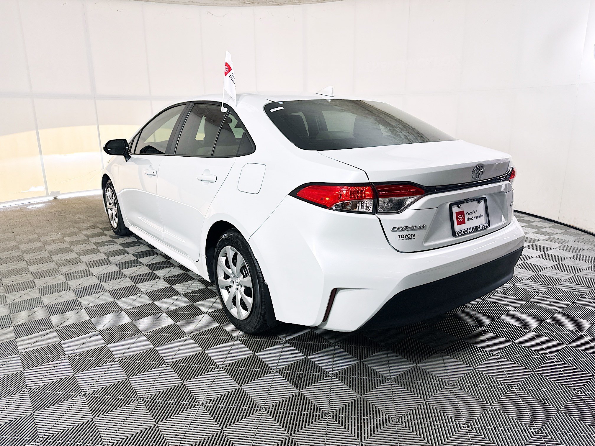 Certified Used 2025 Pearl Toyota LE image 5