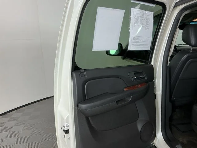Used 2012  Chevrolet LTZ image 25