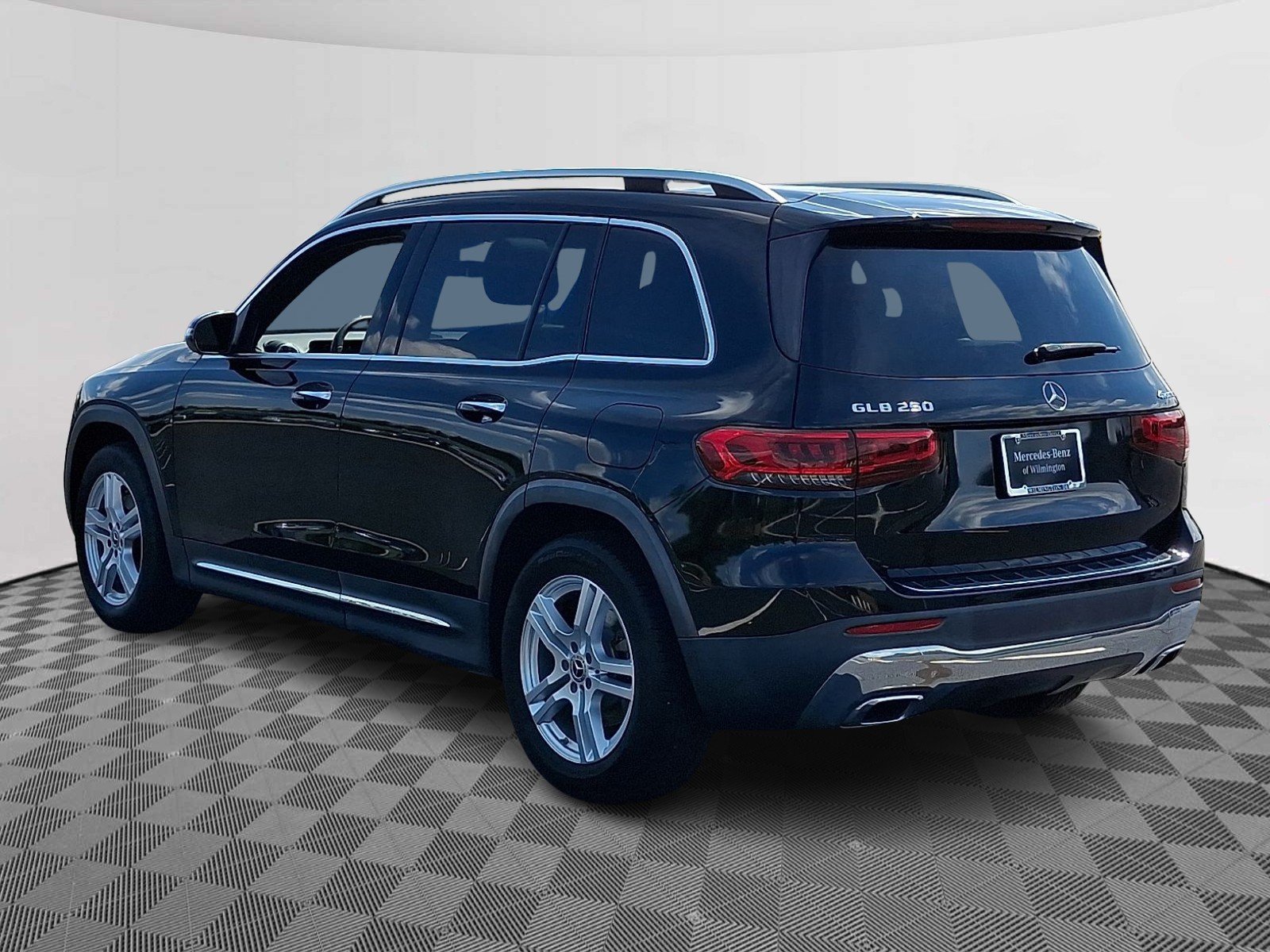 Certified Used 2021 Night Black - 696 Mercedes-Benz 4MATIC® image 4