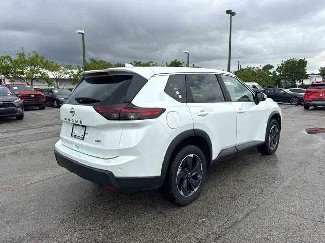Used 2025 White Nissan SV image 3