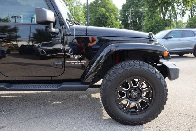 Used 2017 Black Jeep Unlimited Sahara image 13