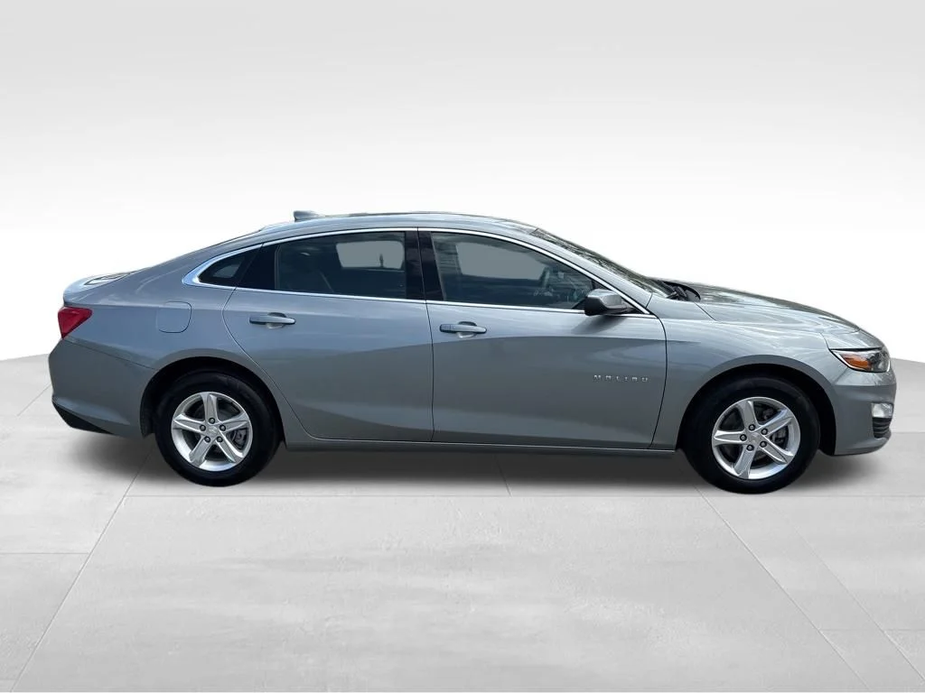 Used 2024 Gray Chevrolet LT image 6