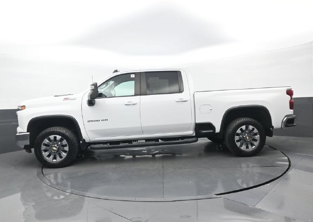 Used 2024 Summit White Chevrolet LT image 22