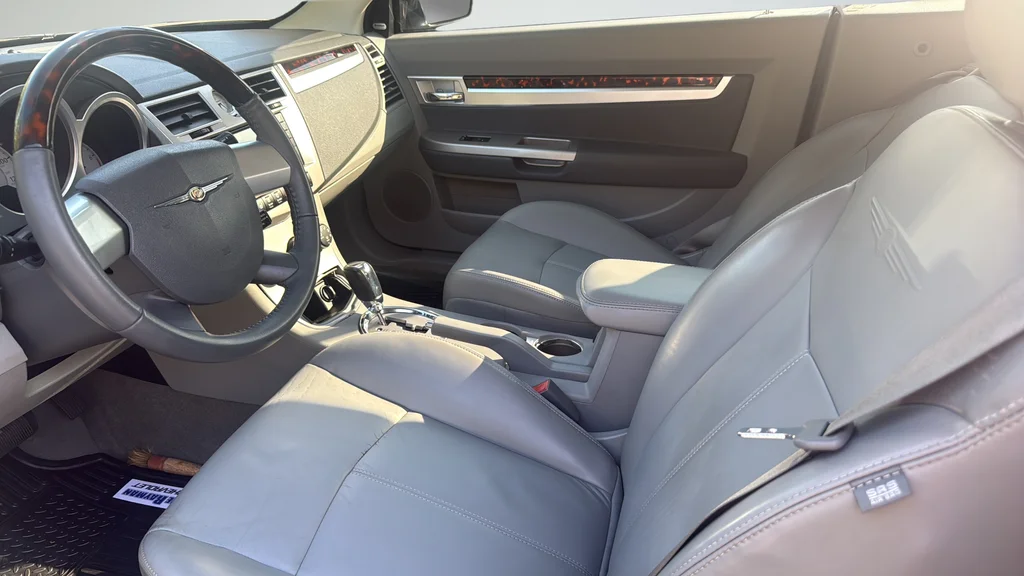 Used 2008 Black Chrysler Limited image 20