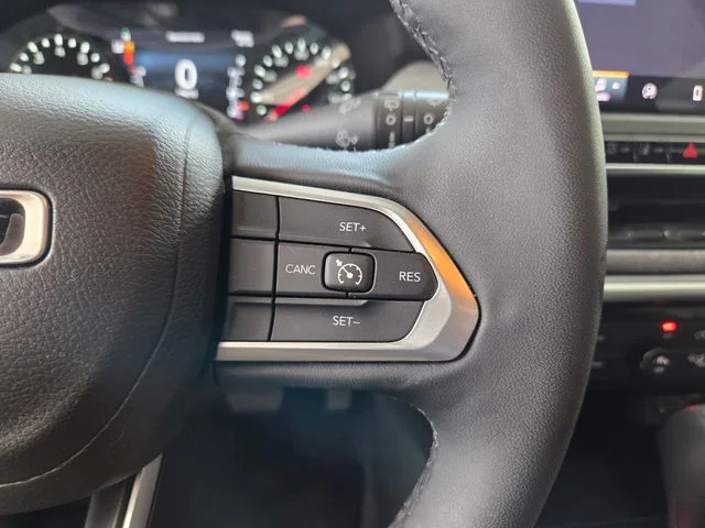 Used 2023 Gray Jeep Latitude Lux image 32