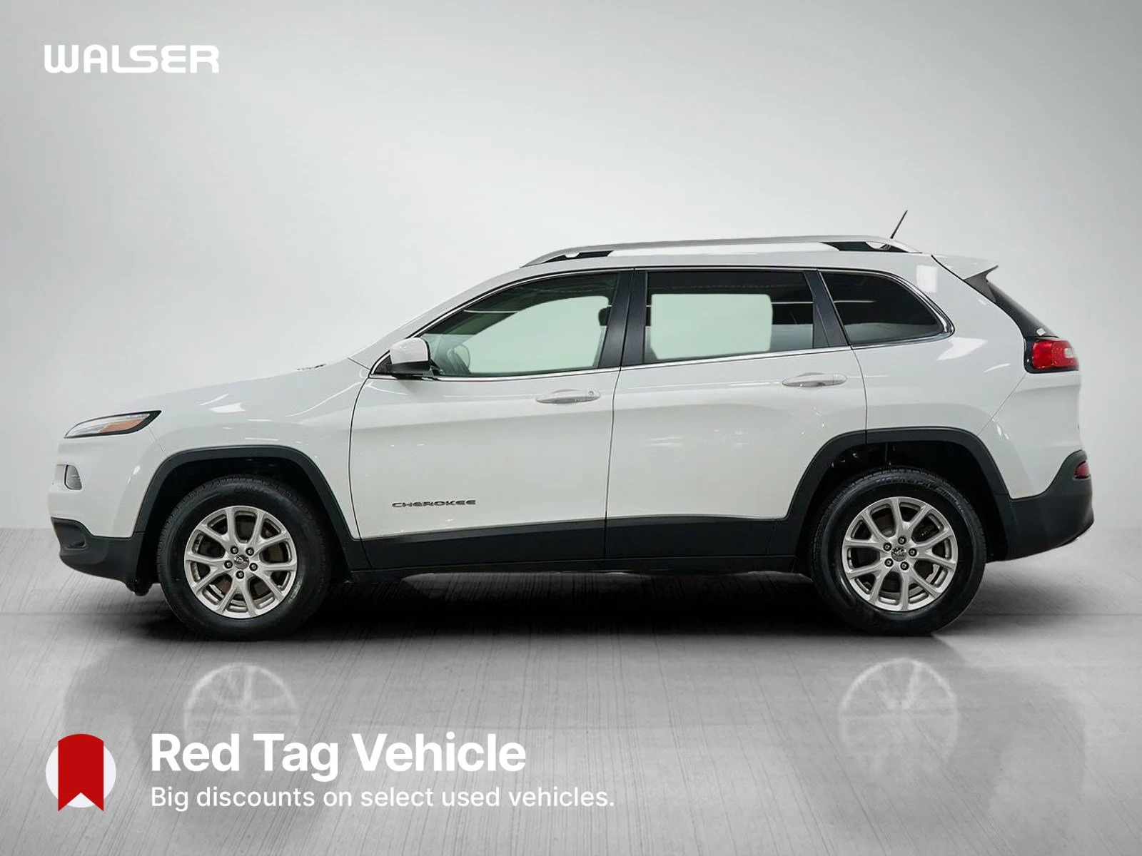 Used 2015 Bright White Clearcoat Jeep Latitude image 2