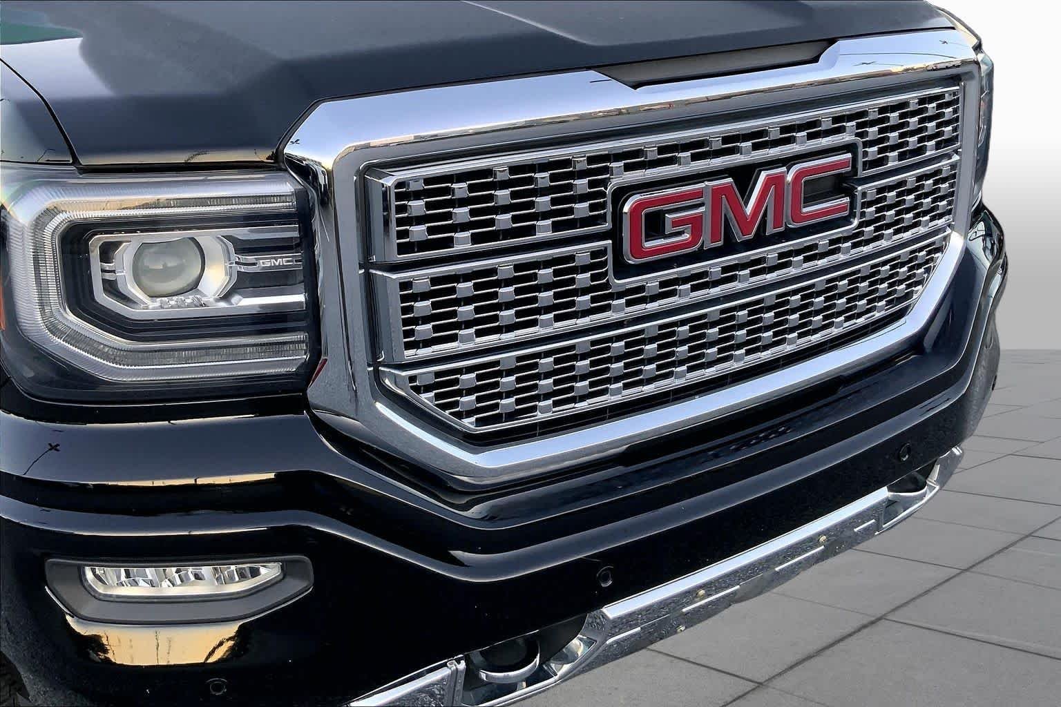 Used 2018 Onyx Black GMC Denali image 26