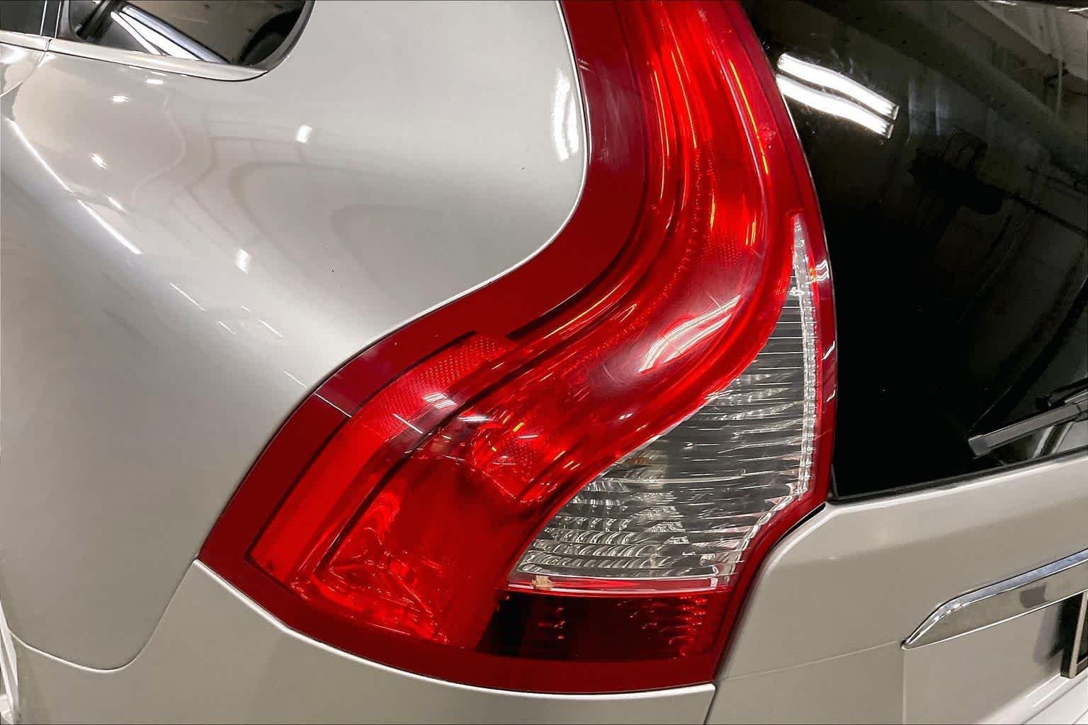 Used 2016 Bright Silver Metallic Volvo T5 Premier image 28