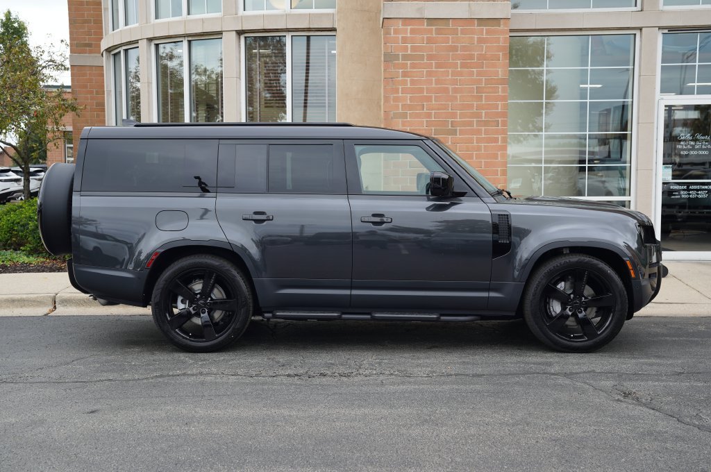 New 2026 Carpathian Grey Land Rover S image 7