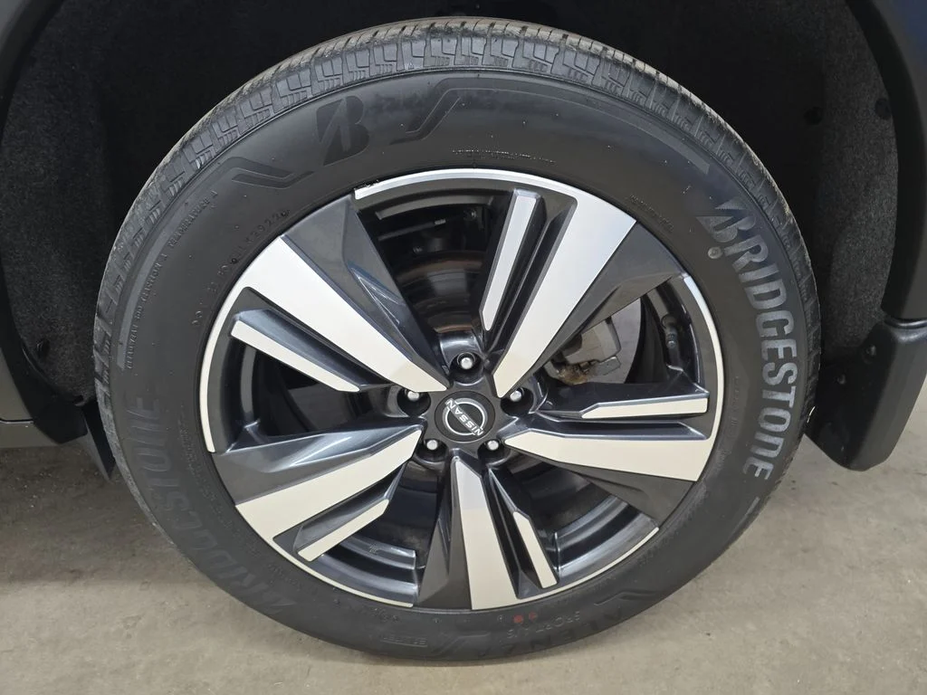 Used 2023 Gray Nissan Platinum image 34