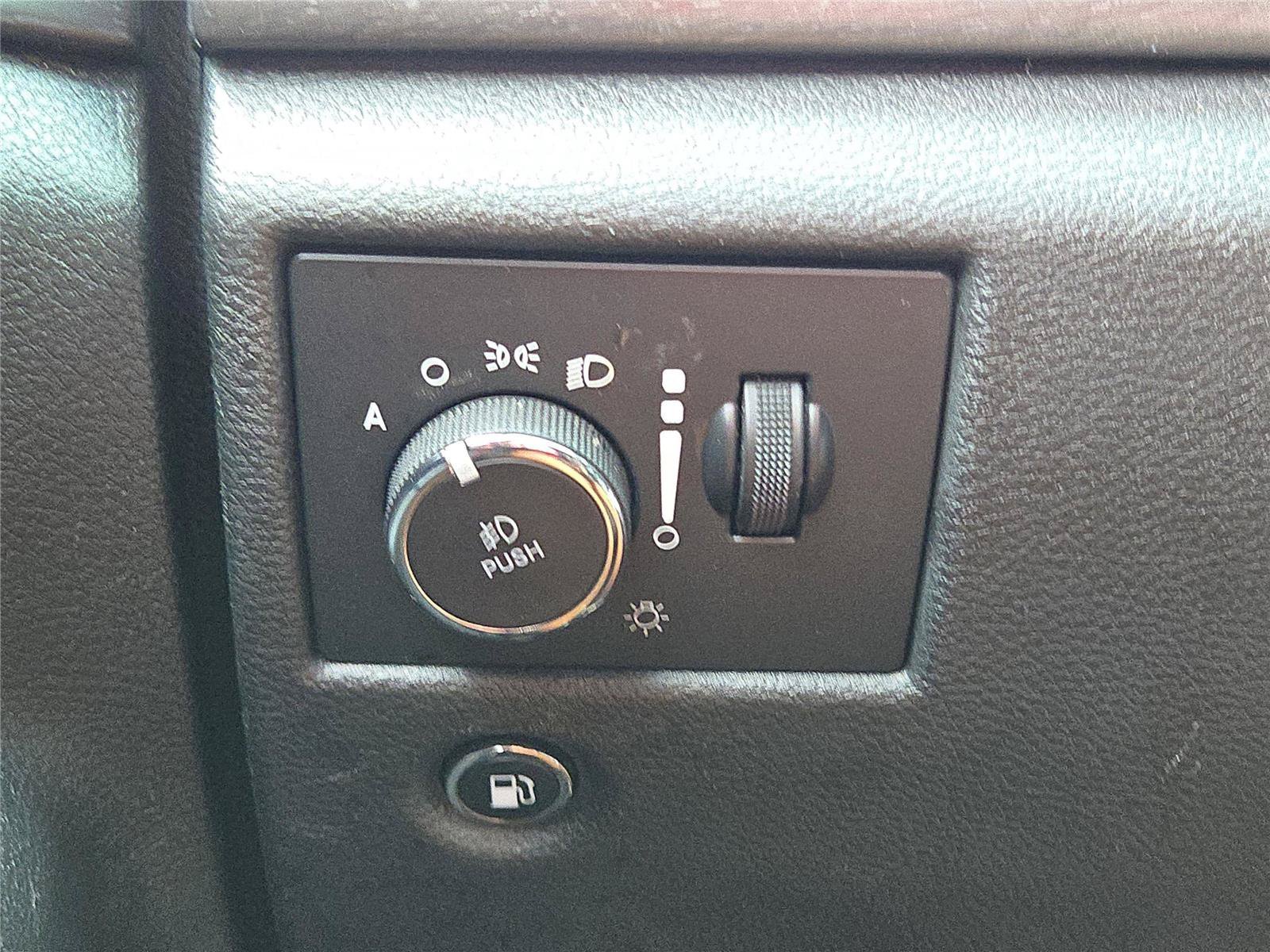 Used 2018 White Jeep Laredo E image 22
