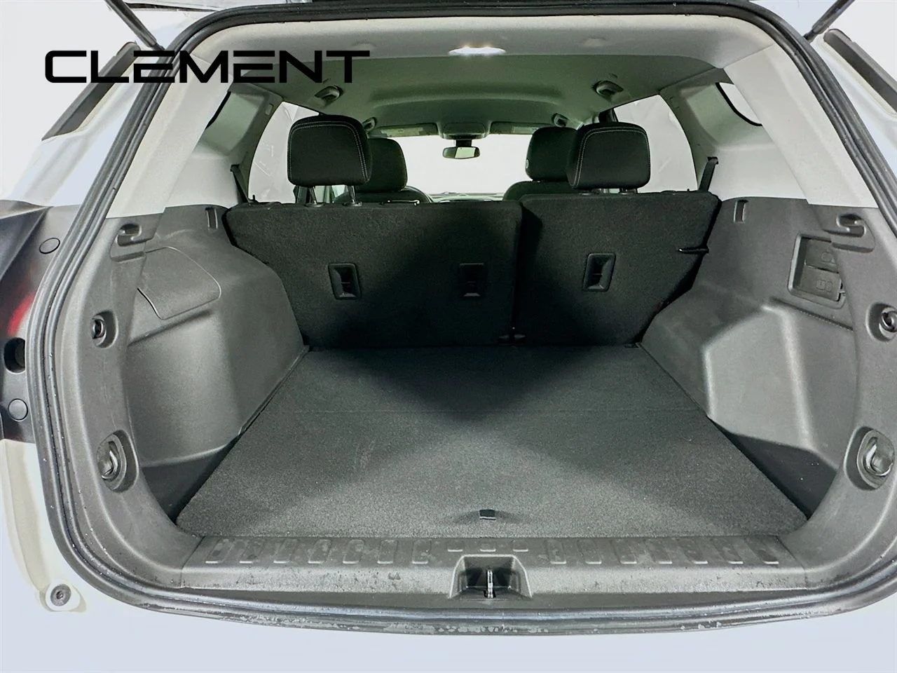 Used 2022 Summit White GMC SLE image 11