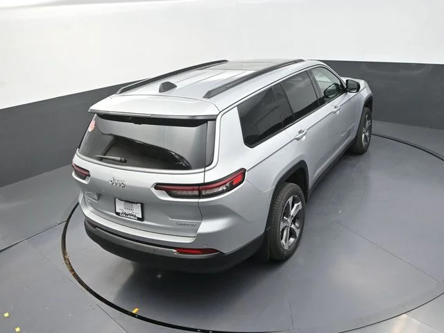 New 2026 Silver Zynith Exterior Paint Jeep Limited image 17