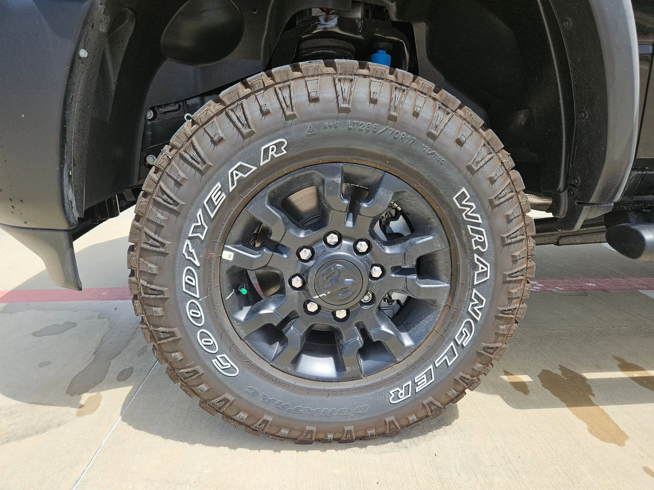 New 2026 Diamond Black Crystal Pearl-Coat Exterior Paint RAM Power Wagon Tradesman image 24
