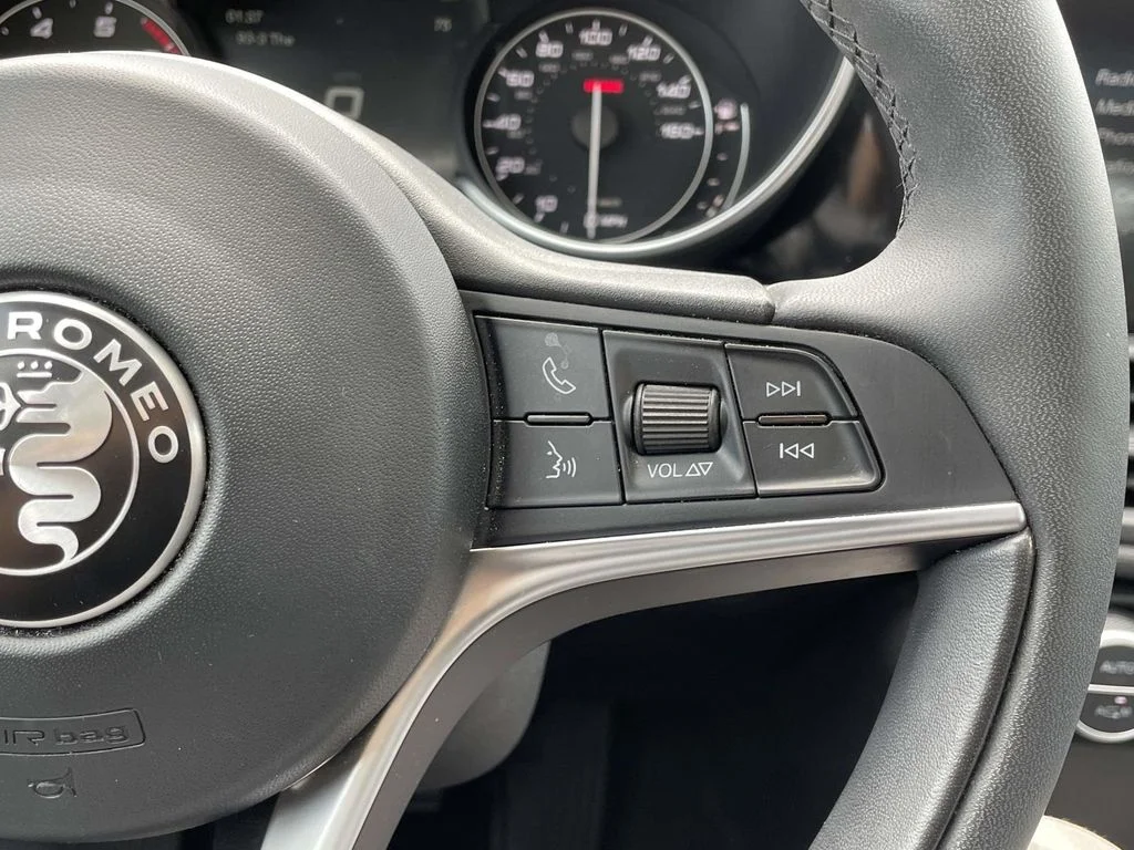 Used 2017 Red Metallic Alfa Romeo Base image 36