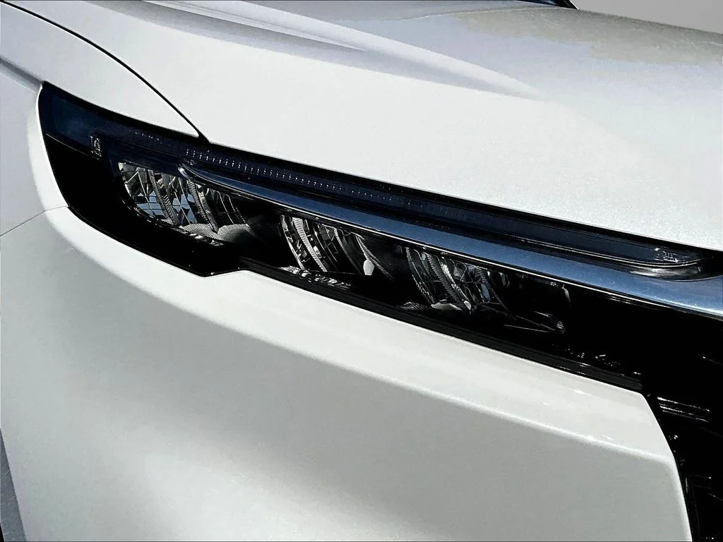 New 2026 Platinum White Pearl Honda AWD EX image 24