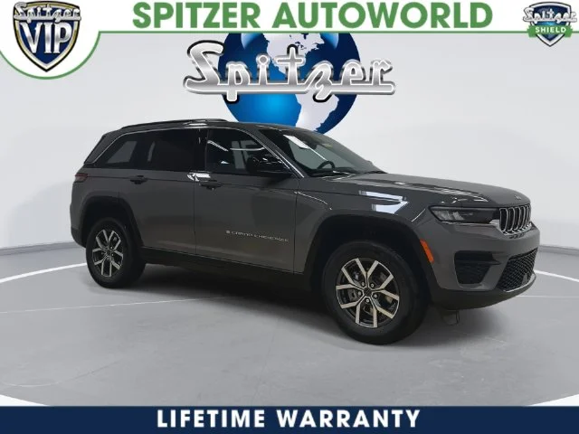 New 2027 Sting-Gray Clear-Coat Paint Jeep Laredo X image 4