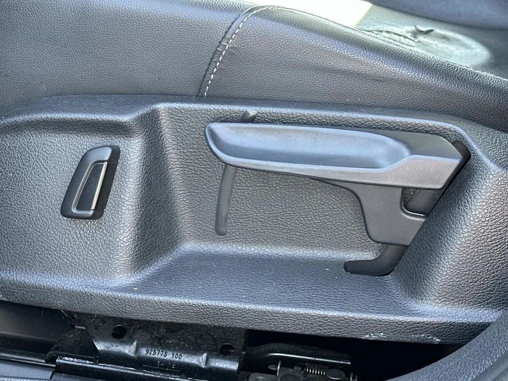 Used 2015  Volkswagen TSI SE 4-Door image 25