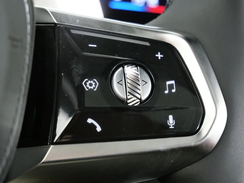 2025 BMW 7 Series 750e - Photo 41