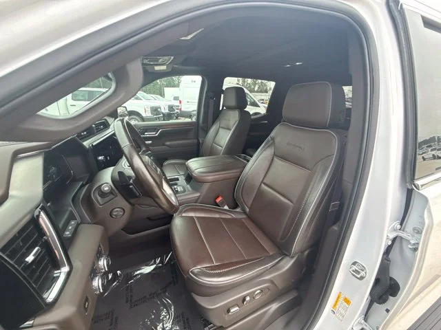 Used 2025 White GMC Denali image 24