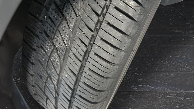 Used 2020 Magnetic Metallic Ford SE image 33