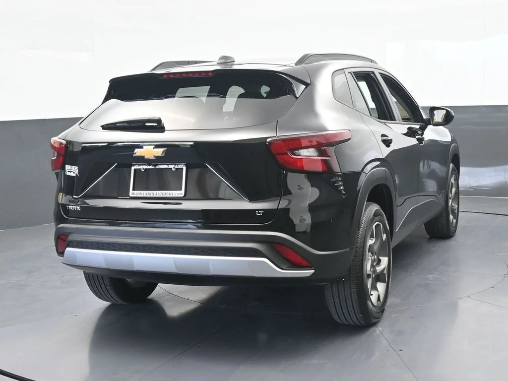 Used 2025 Mosaic Black Metallic Chevrolet LT image 4