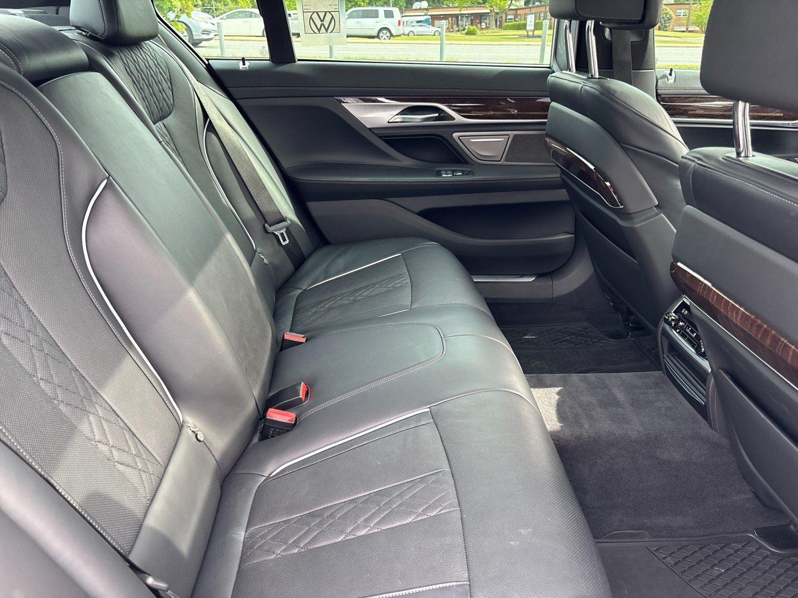 Used 2022 Alpine White BMW 750i xDrive image 37