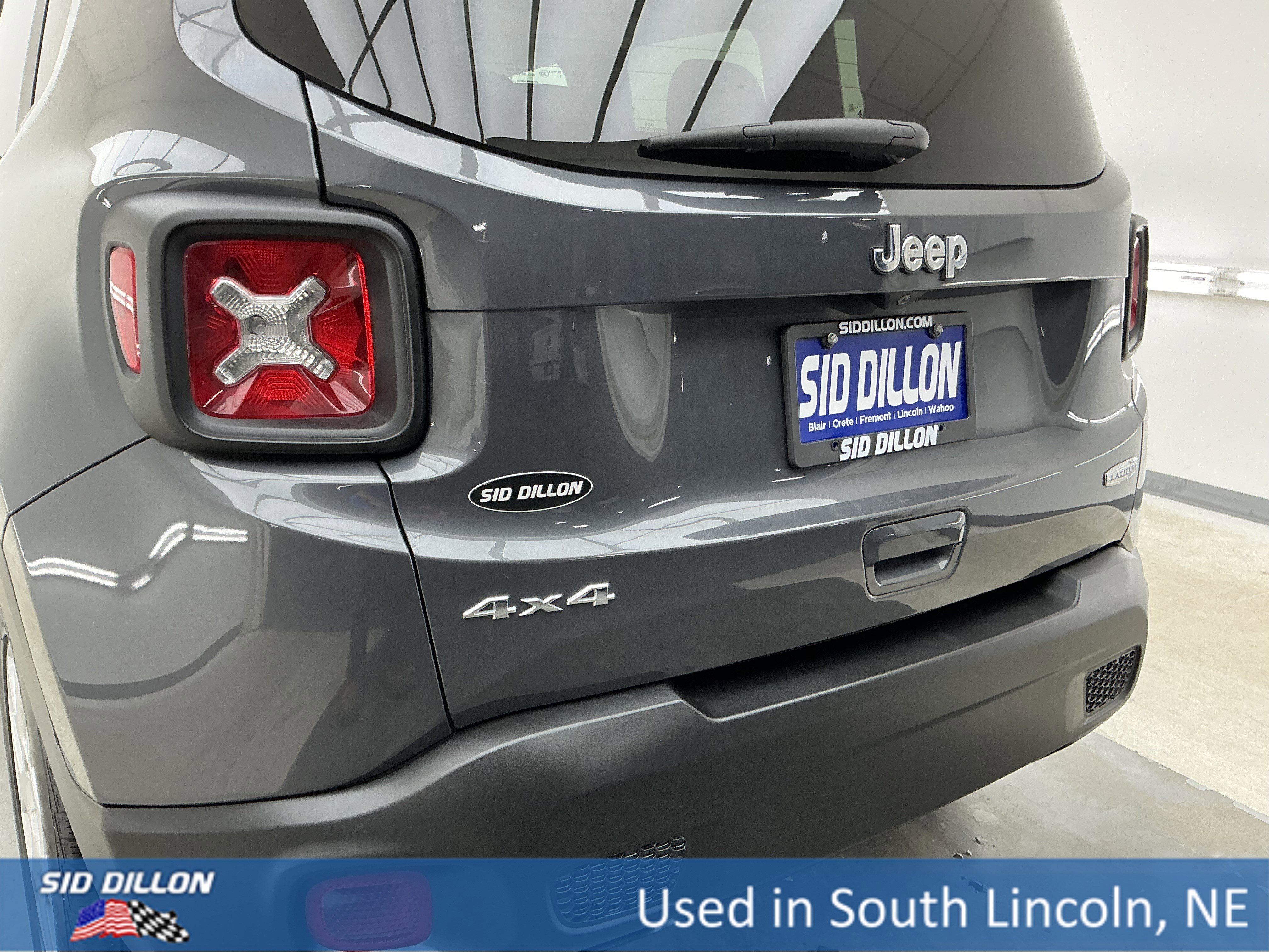 Used 2022 Graphite Gray Jeep Latitude image 22