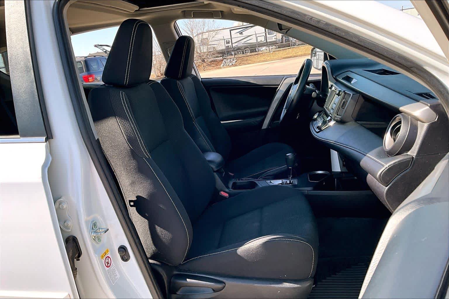 Used 2016 Super White Toyota XLE image 9