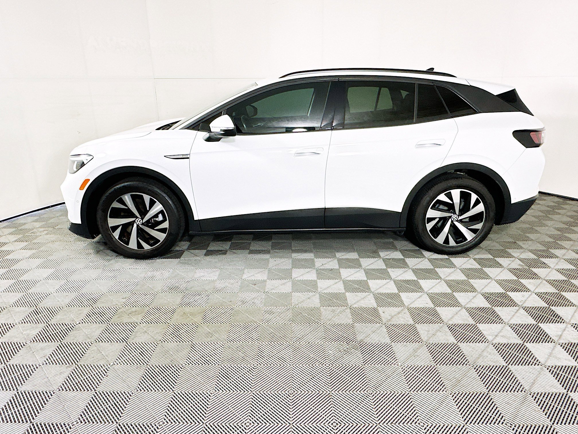 2023 Volkswagen ID.4 thumbnail 8