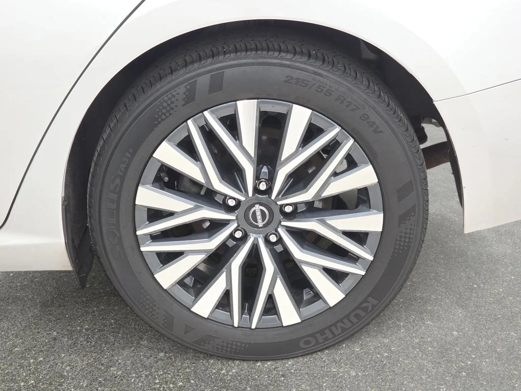 Used 2024 Brilliant Silver Metallic Nissan 2.5 SV image 32