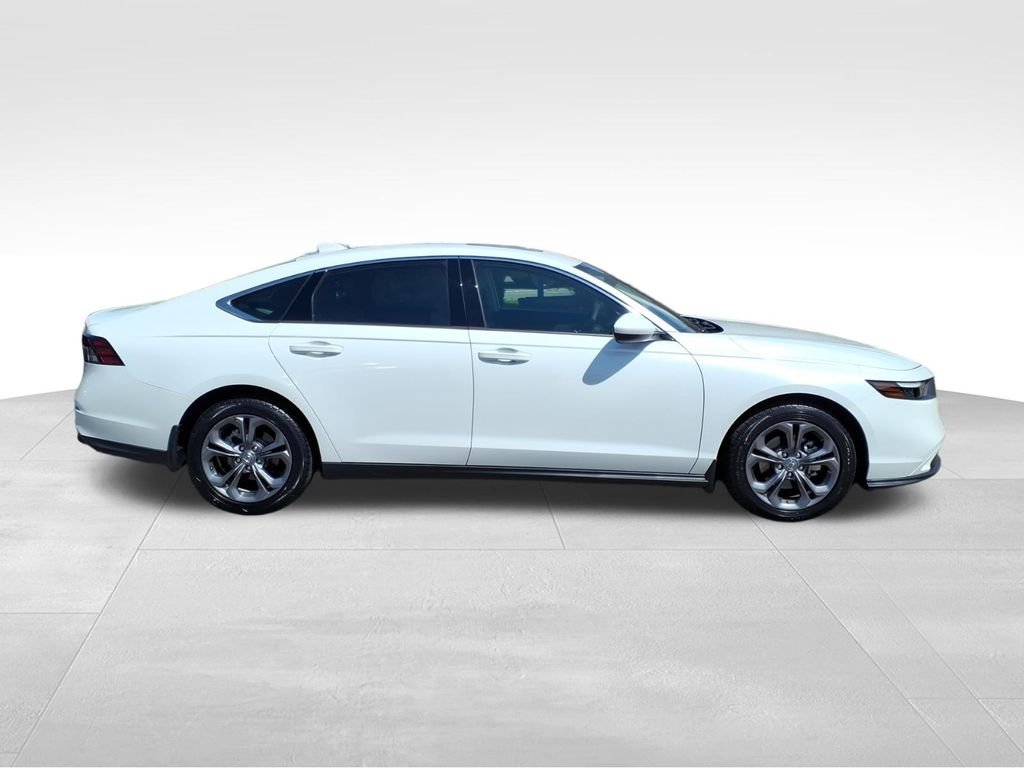Used 2023 Platinum White Pearl Honda EX image 21