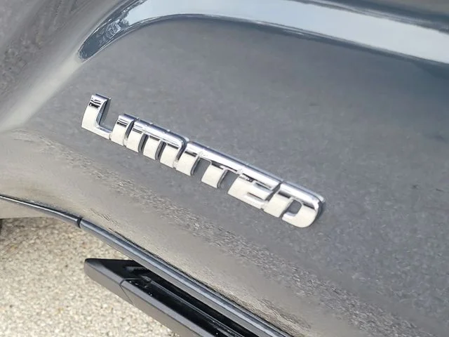 Used 2024  Toyota Limited image 9