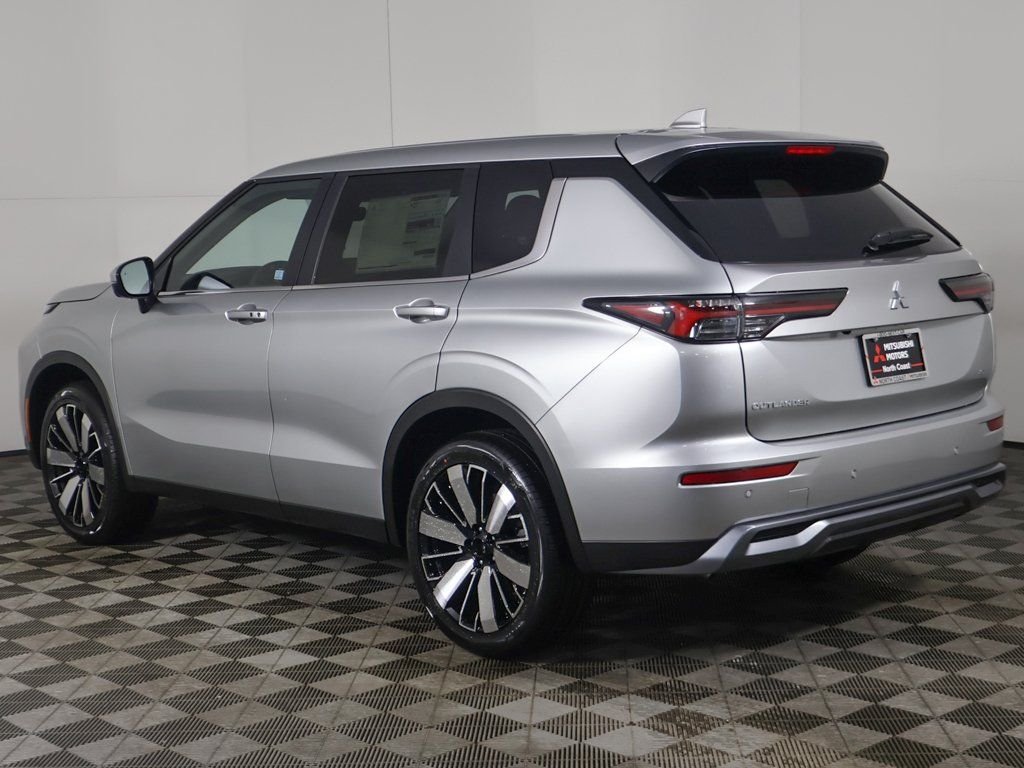 New 2026 Silver Mitsubishi SE image 11