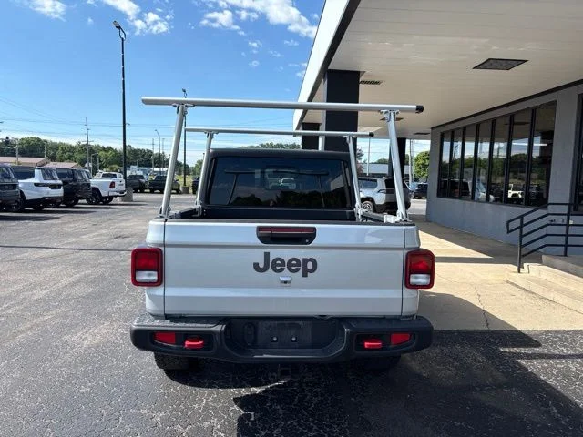 Used 2022 Silver Jeep Rubicon image 9