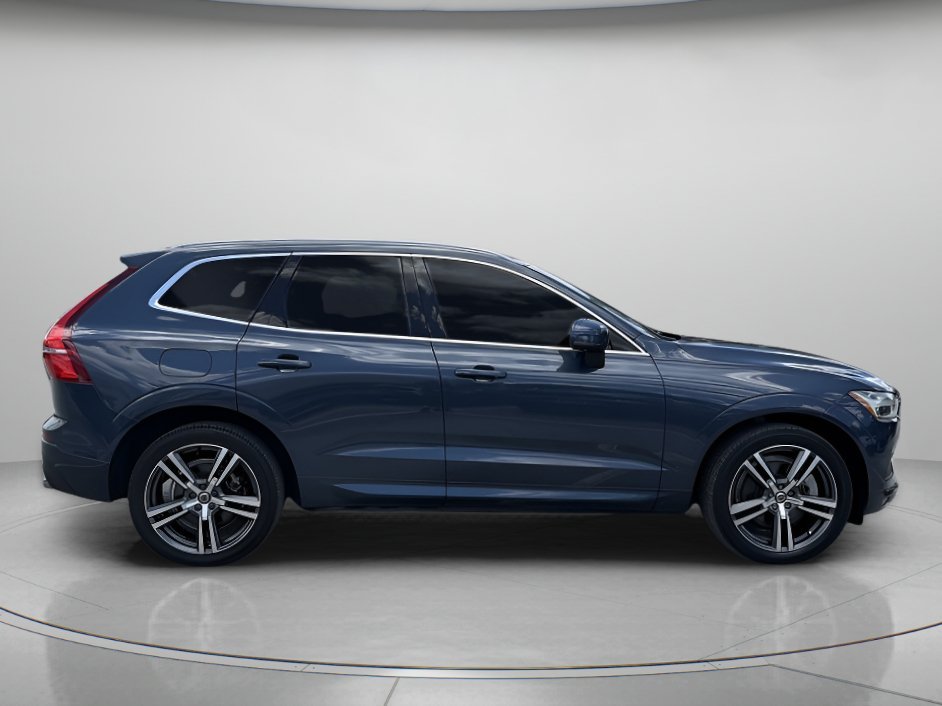 Used 2021 Denim Blue Metallic Volvo T6 Momentum image 2