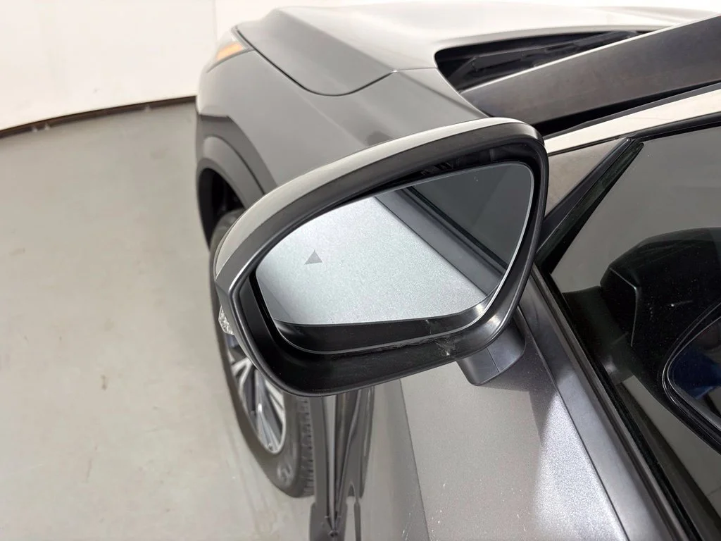 Used 2022 Gray Nissan SV image 12