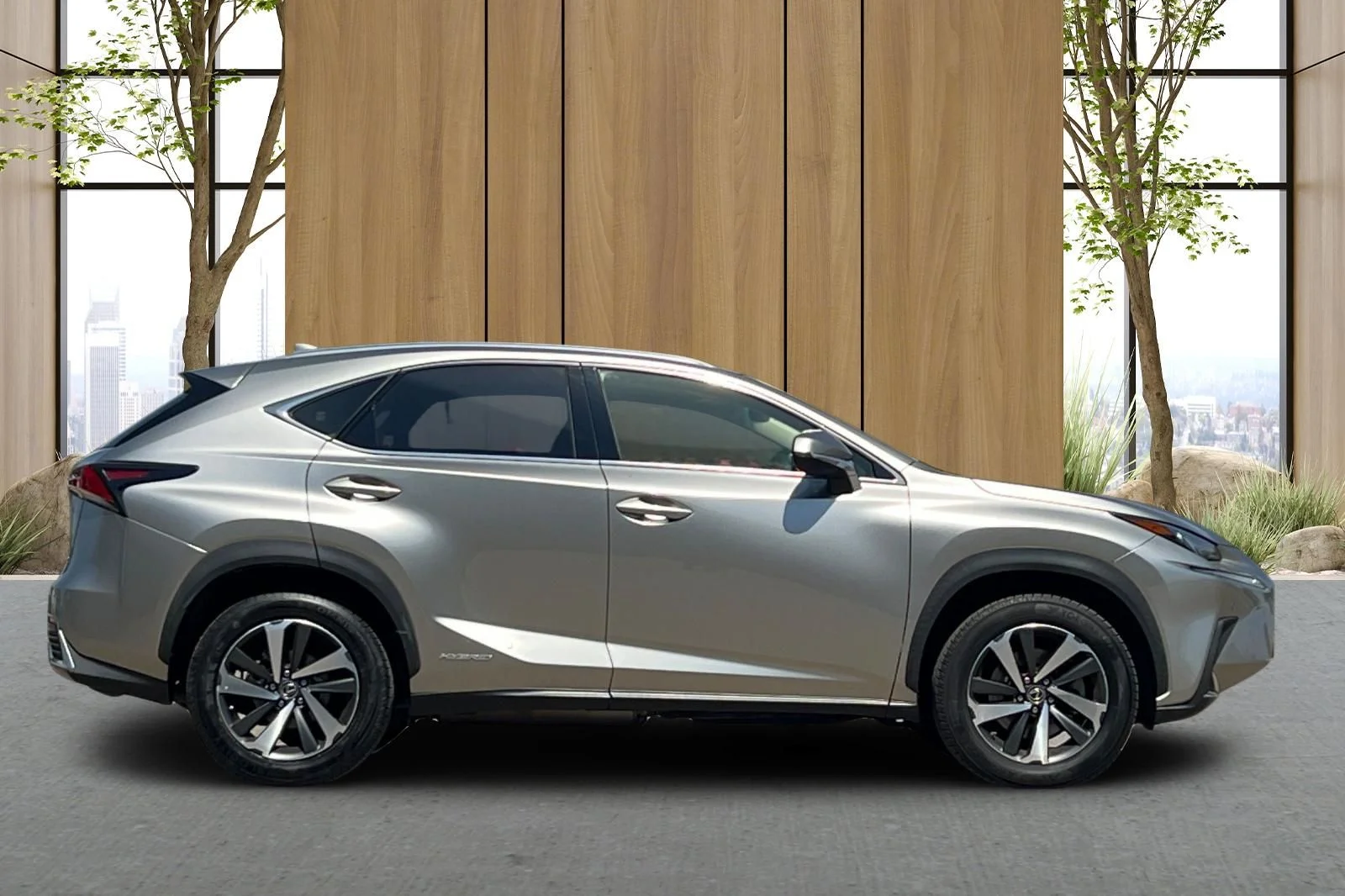 Used 2019 Silver Lexus 300h image 3