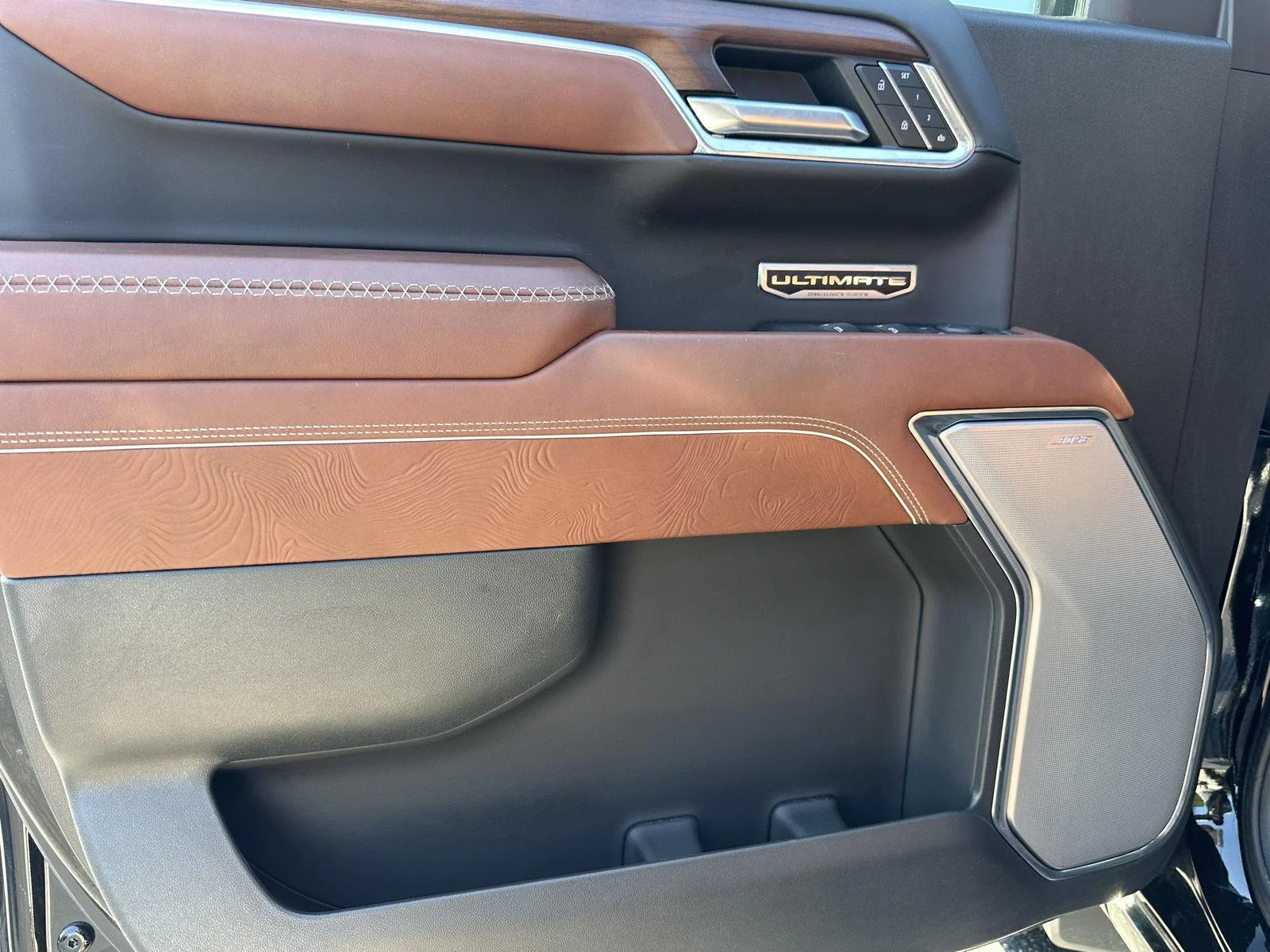 Used 2023 Onyx Black GMC Denali Ultimate image 12