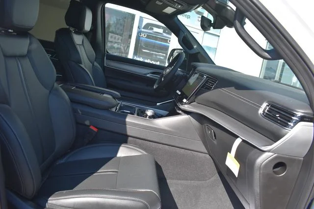 New 2026 Bright White Clear-Coat Exterior Paint Jeep  image 17