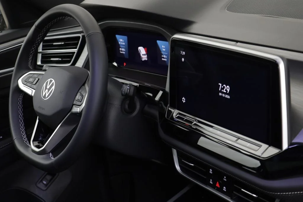 New 2026 Silver Mist Volkswagen SE w/Technology image 20