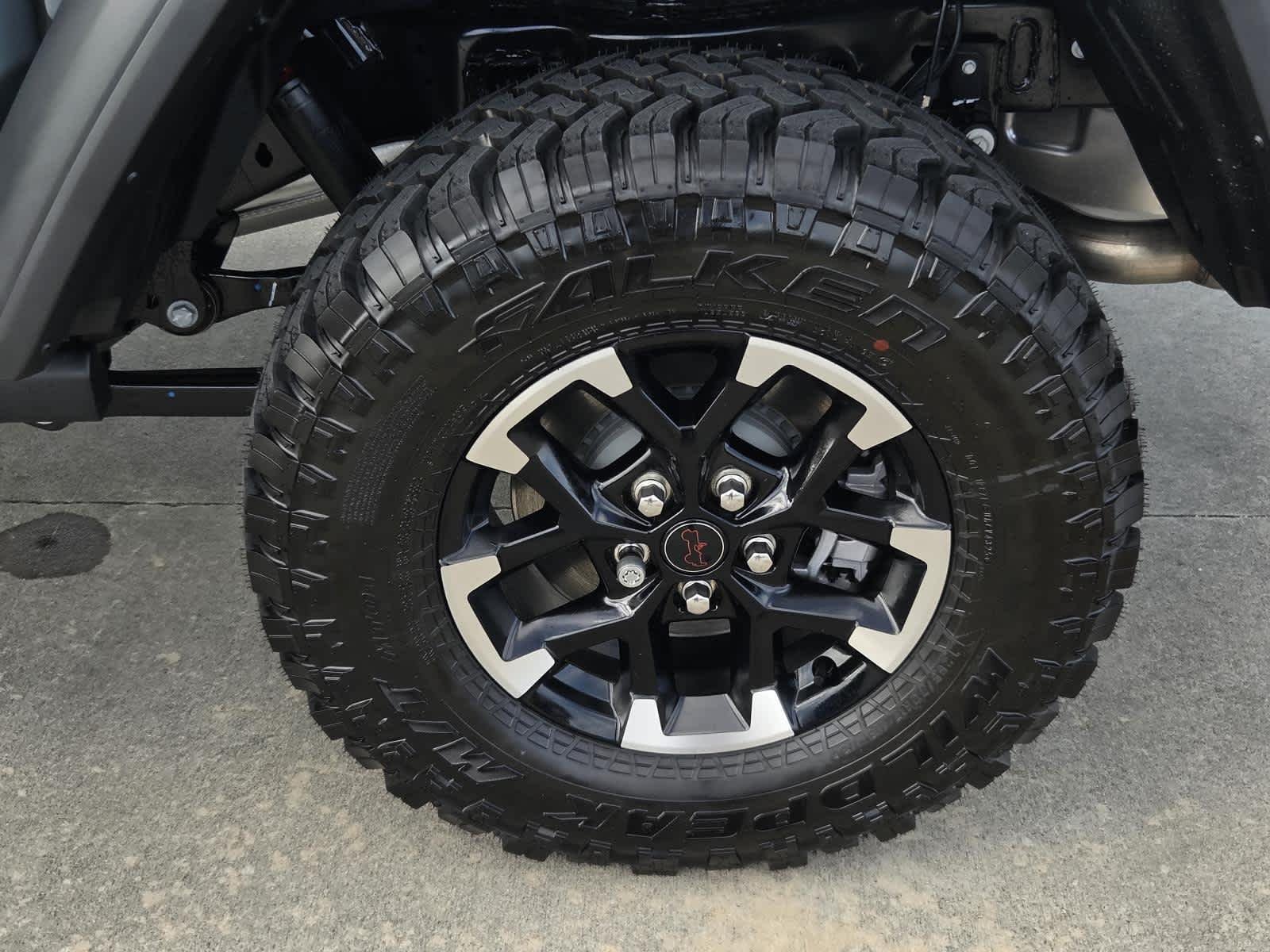 New 2026 Anvil Clear-Coat Exterior Paint Jeep Rubicon image 23