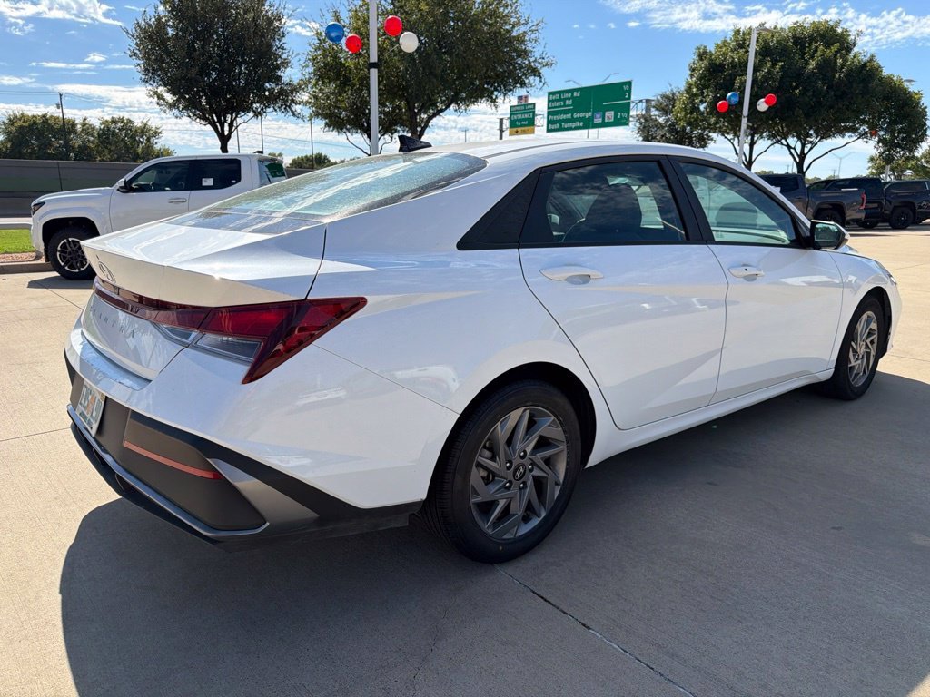 Used 2024 White Hyundai SEL image 9