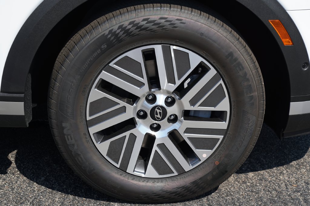 New 2027 Creamy White Pearl Hyundai SEL Premium image 23